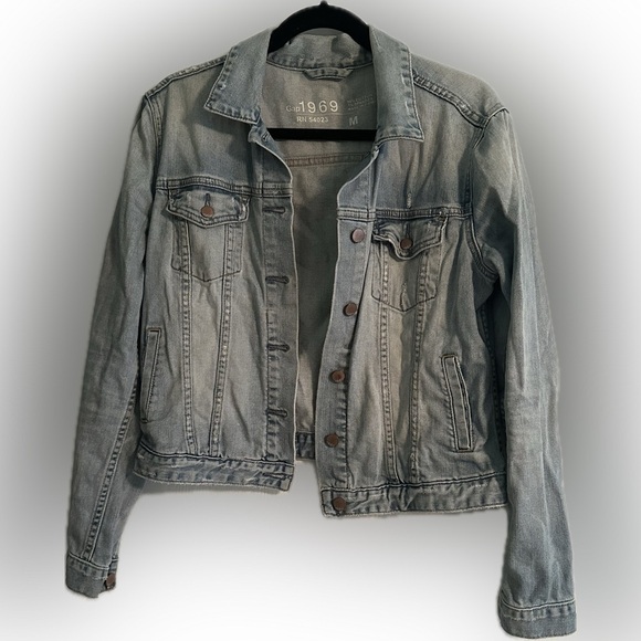Gap Women’s Light Denim Jacket- Size Medium - Picture 1 of 2